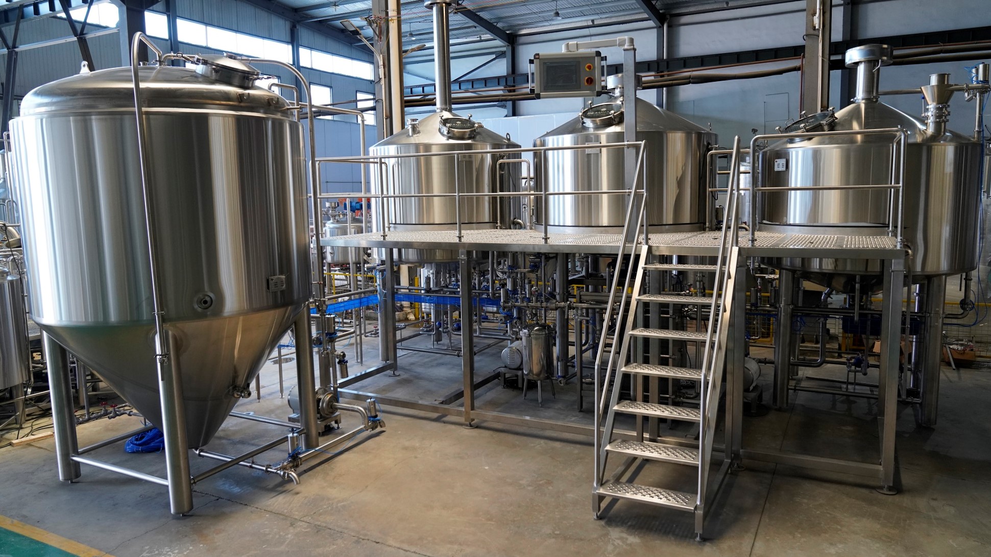 天泰3000L糖化带6000L热水罐